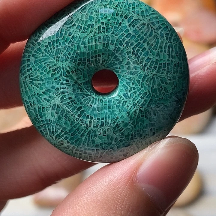 一***情硅化珊瑚未镶嵌颈饰