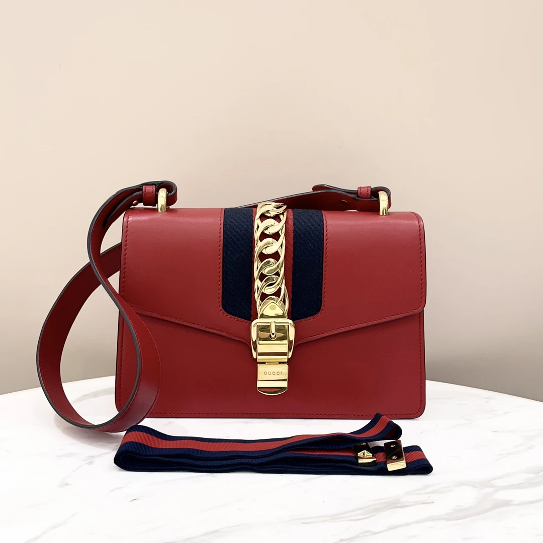 99新 GUCCI/古驰 98新红金塞尔维亚中号，尺寸约26*17