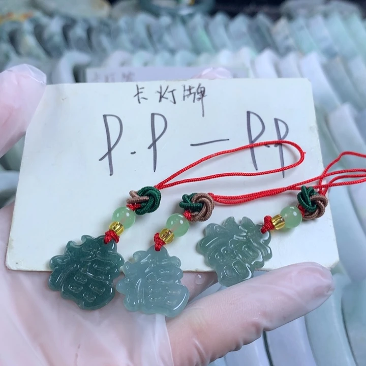 翡翠未镶嵌颈饰多样性发一件