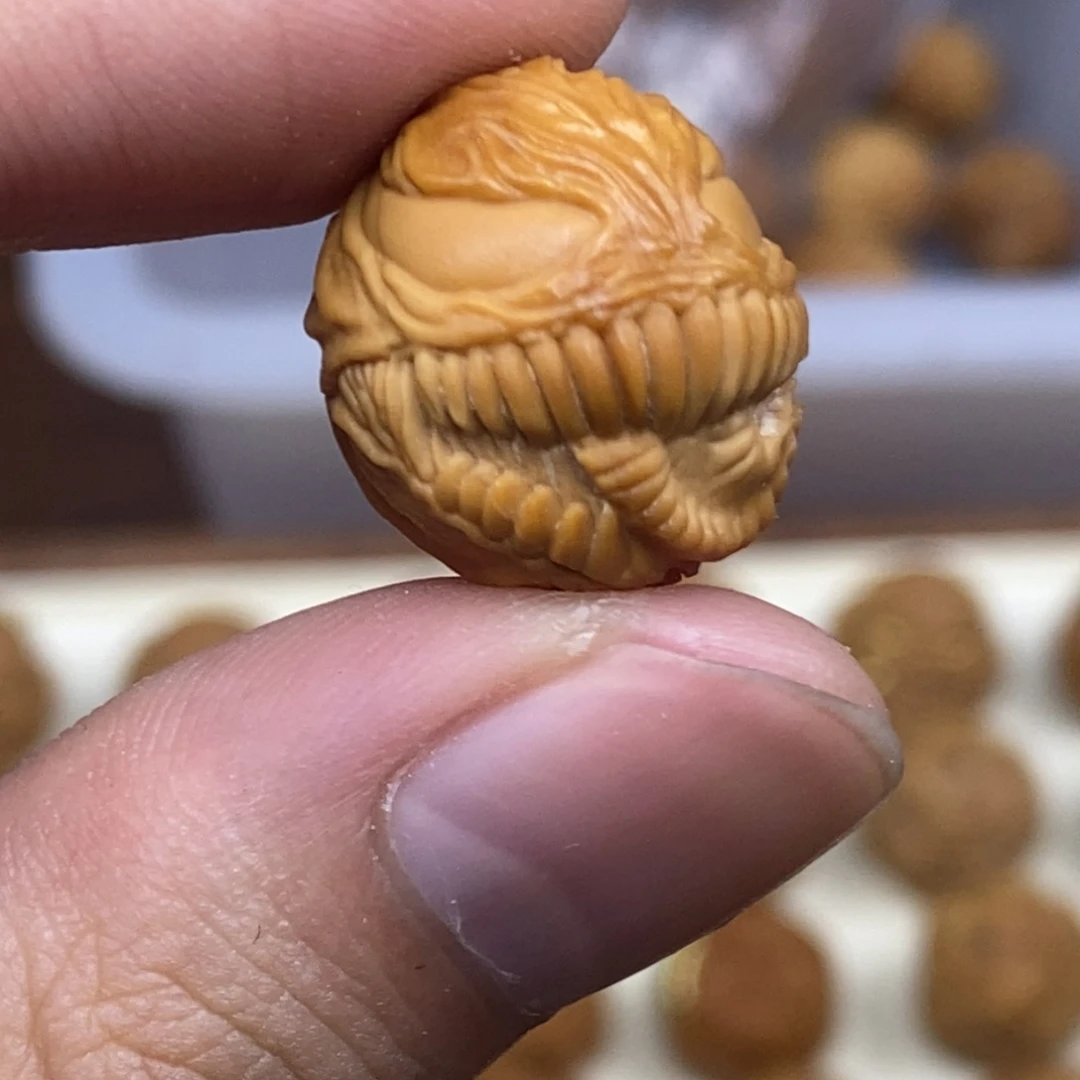 吊坠猴头核桃吐舌毒液