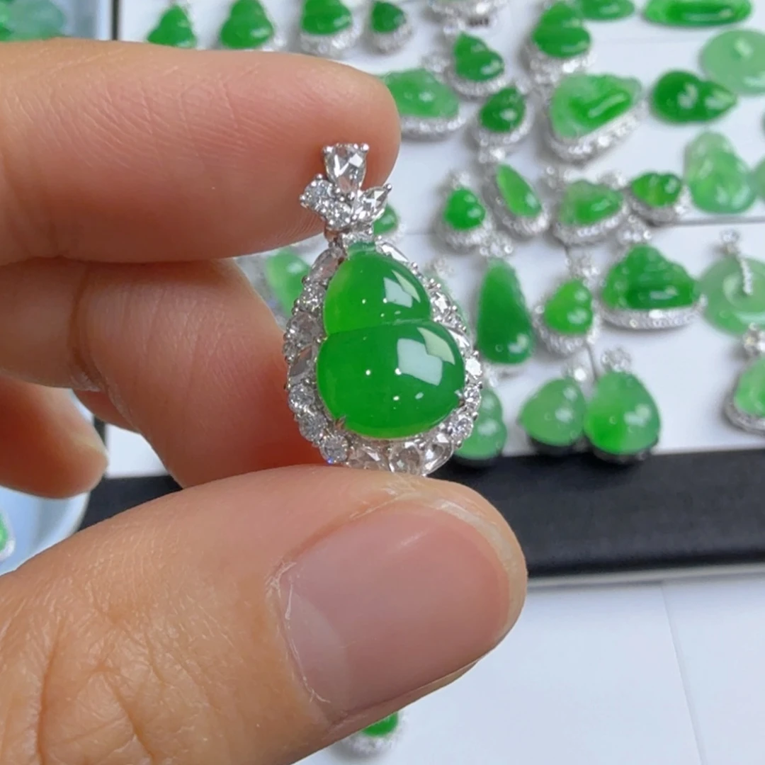 吊坠(不含链)18K金镶嵌翡翠葫芦