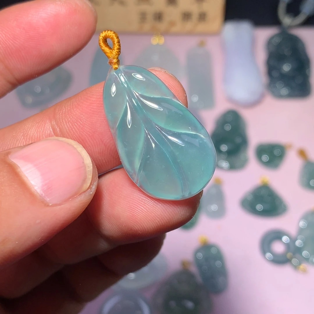 翡翠未镶嵌颈饰0000000009