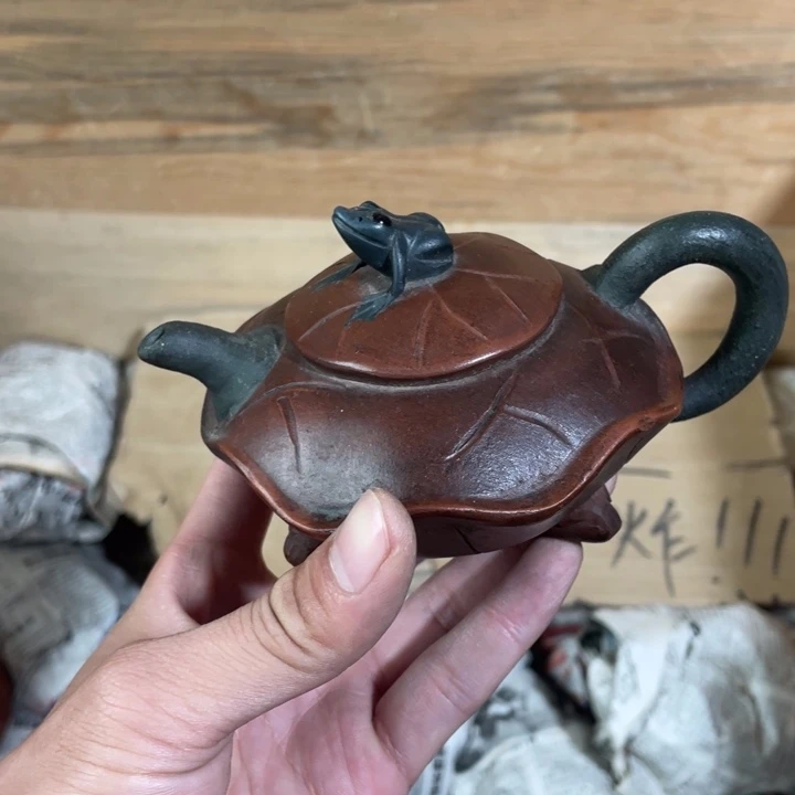 紫砂茶壶老厂紫砂壶一件。