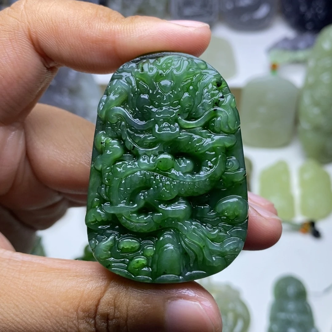 方***艾和田玉未镶嵌颈饰