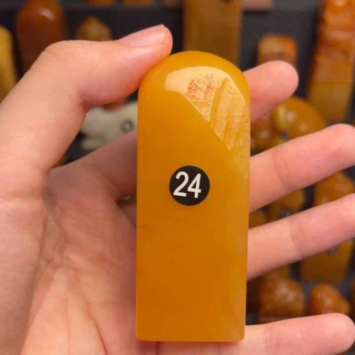 白***茶田黄石题材：工艺品