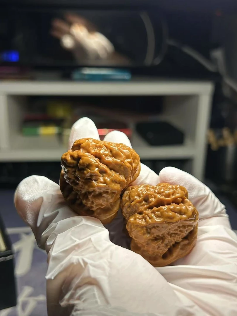 精品文玩核桃，蛤蟆头，宫灯，元宝，四座楼等等。文玩核桃手把件