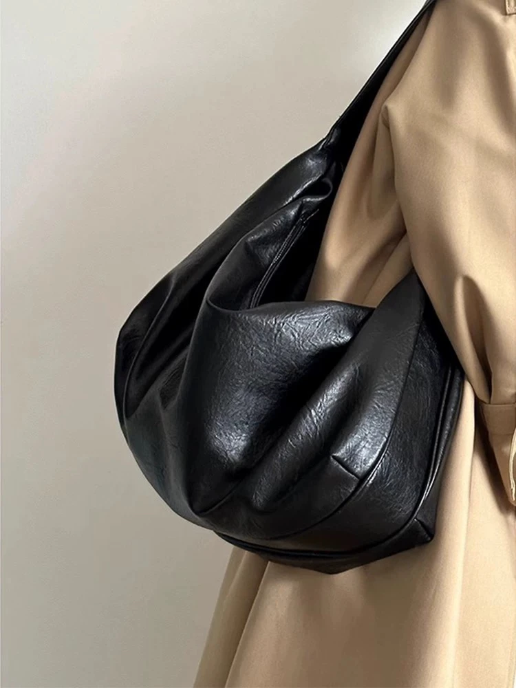 松弛感大容量饺子包包女式新款复古高级感休闲单肩斜挎托特包8110