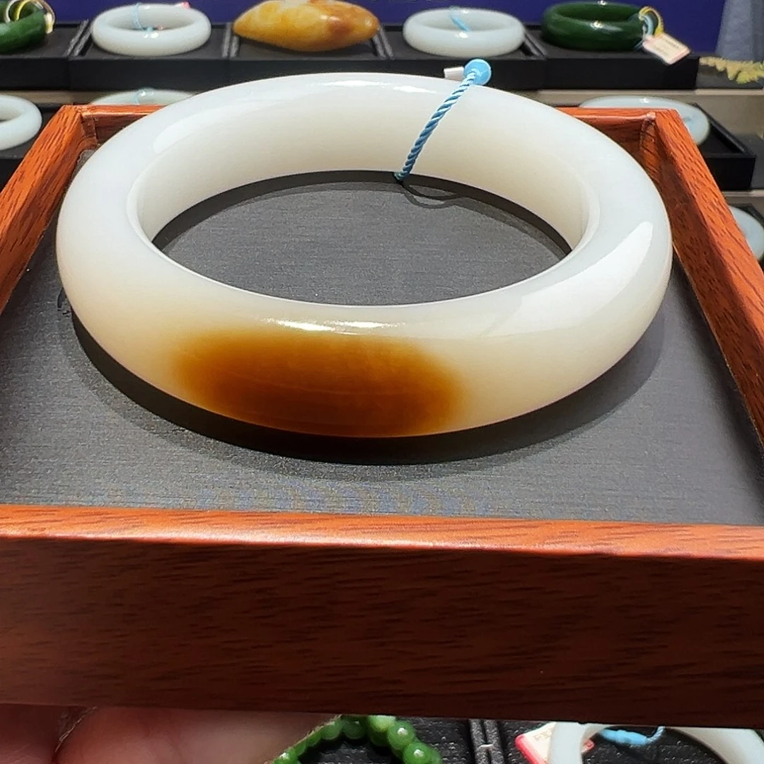 和田玉未镶嵌手镯