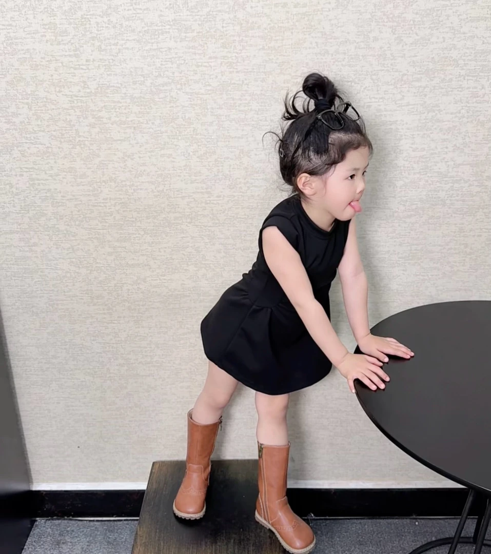 Kk·儿童夏季新款高级感收腰气质小黑裙