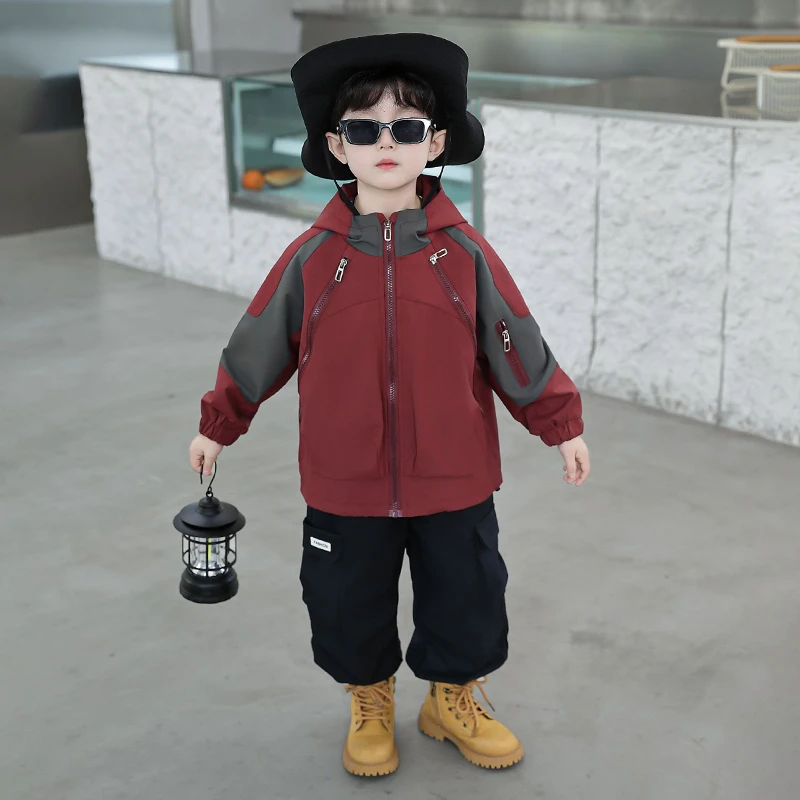 男童冲锋衣外套时髦休闲2025新款洋气儿童连帽风衣户外洋气上衣潮