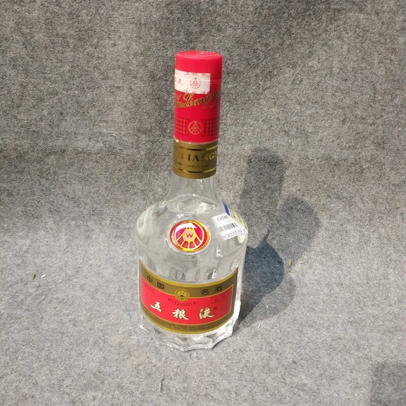 2001年天地盖五粮液500ml52度1-M25IW006328-05