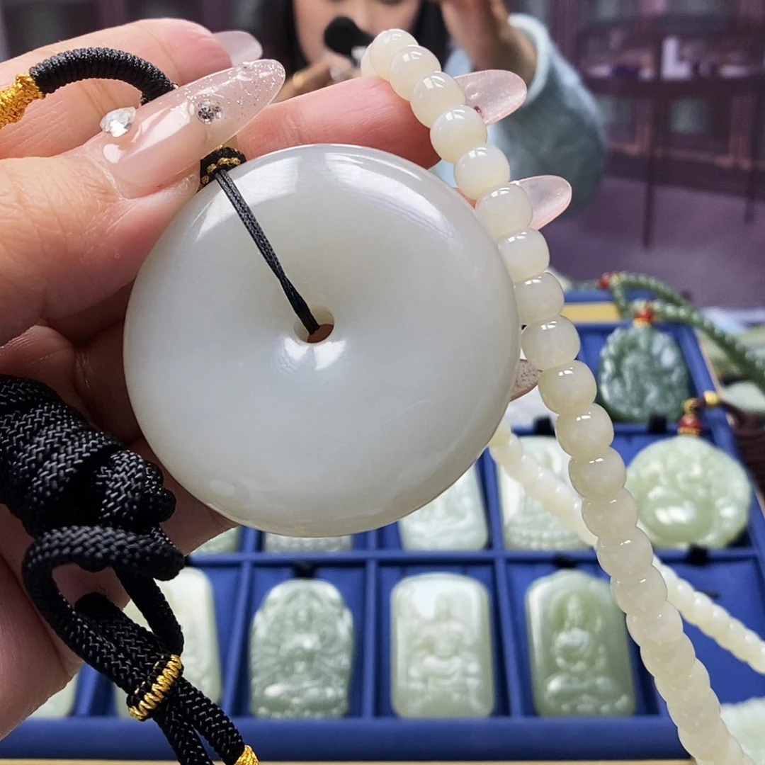 和田玉颈饰未镶嵌阿**房