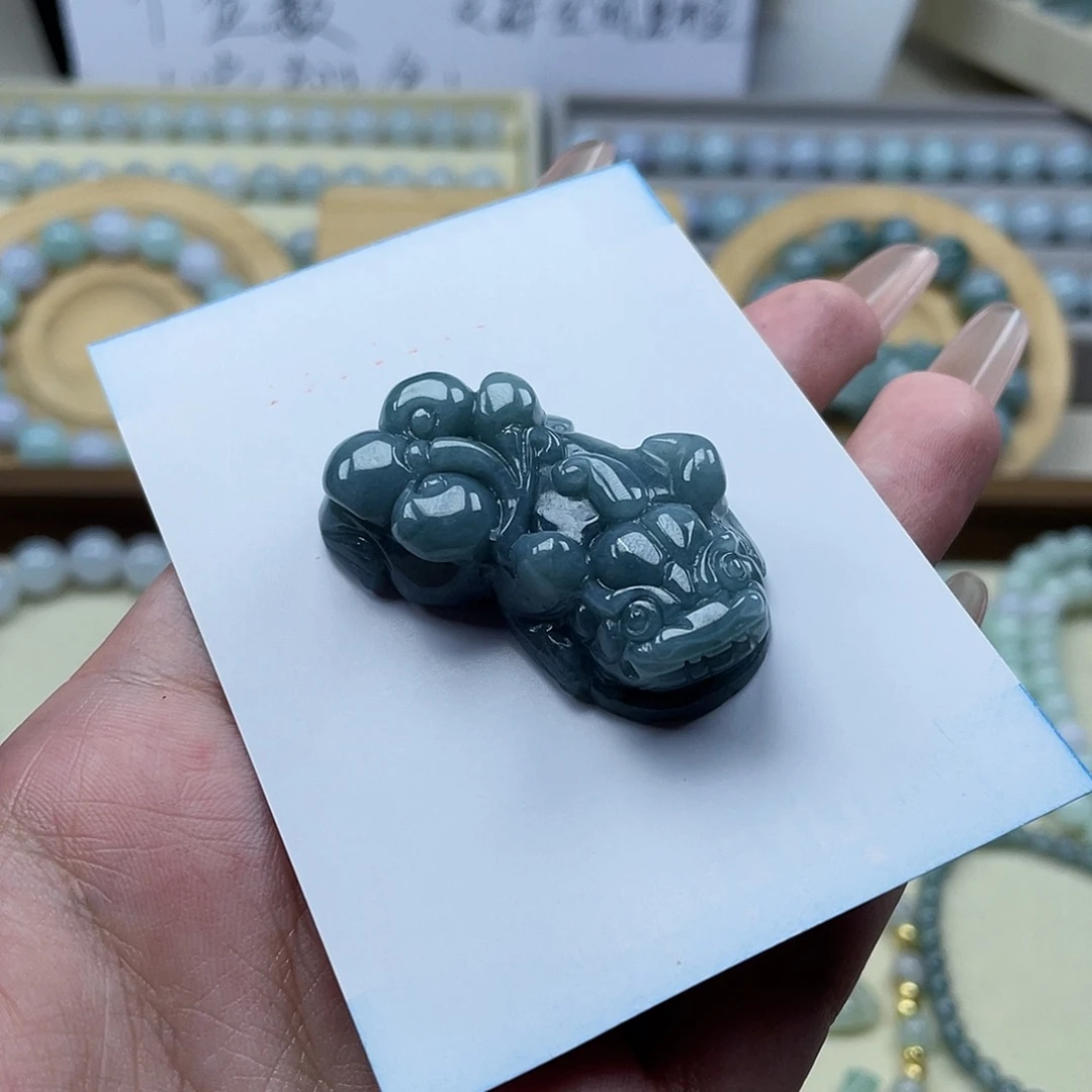 翡翠未镶嵌颈饰貔貅