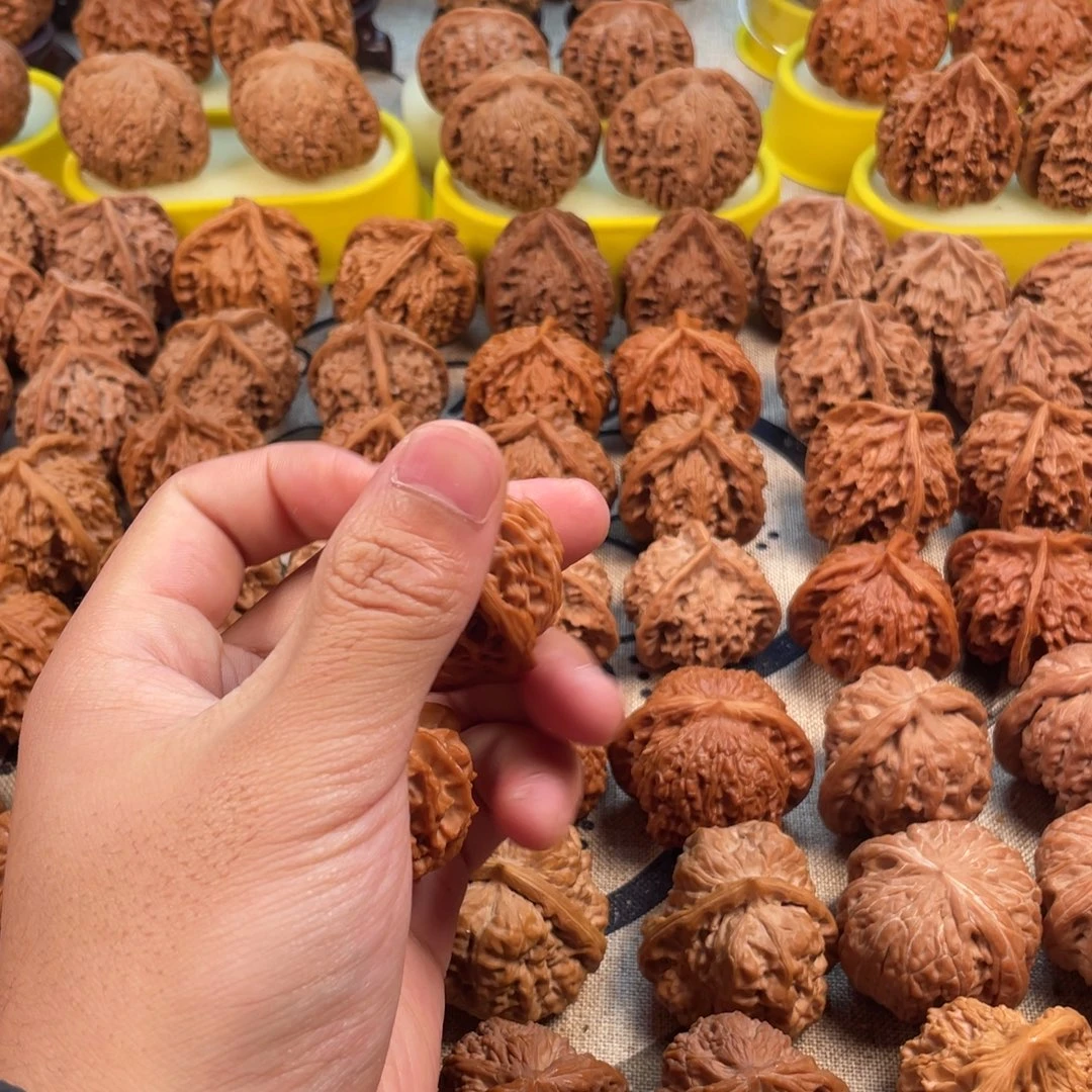 牛***）文玩核桃吊坠盘山三棱