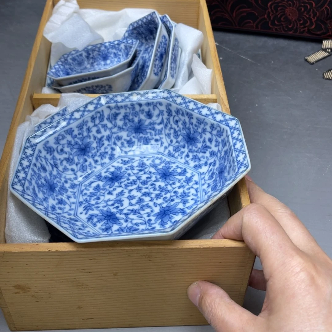 瓷片咔*密密麻麻地铺满了