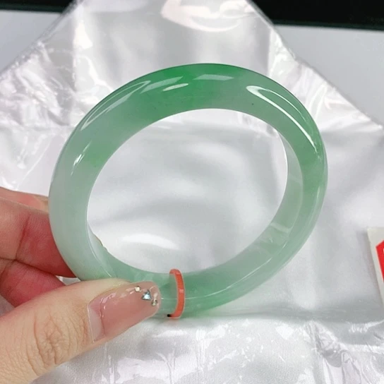 翡翠手镯未镶嵌天然翡翠A货135