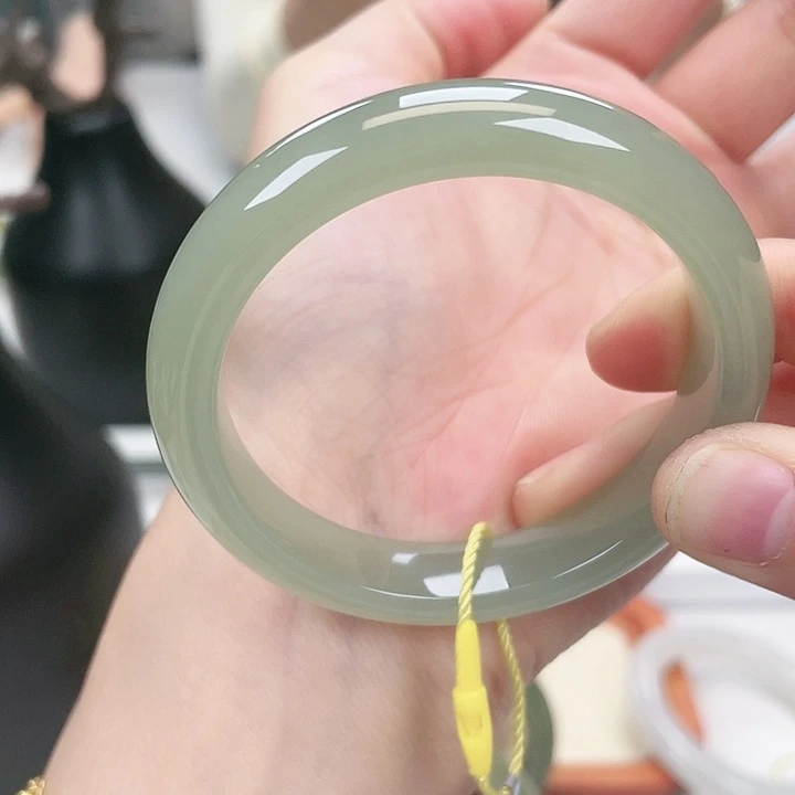 和田玉手镯52未镶嵌