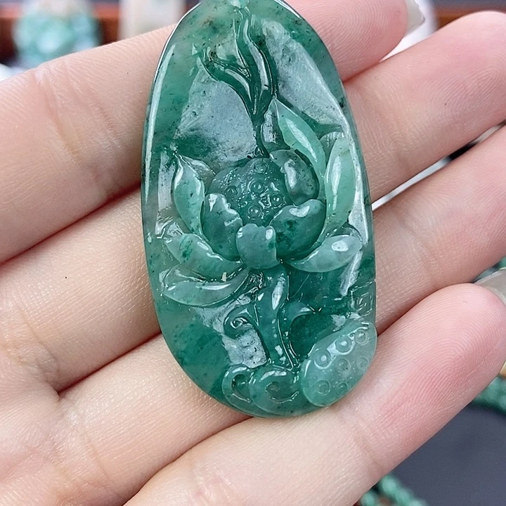 独山玉颈饰未镶嵌