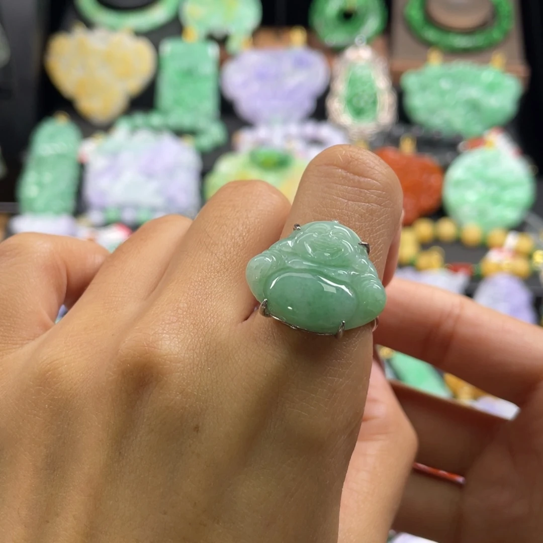 翡翠未镶嵌戒指待编织