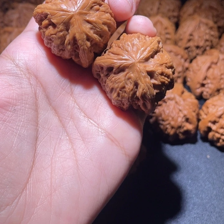 听***雨桃核吊坠小妹三棱