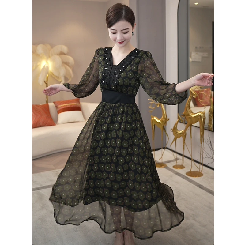 现货2025春秋新款【DD-X2513】高级感轻奢气质小众V领黑色连衣裙子