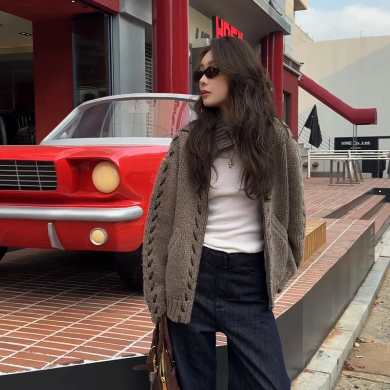 REINEREN设计师任茜褐色羊毛拉链针织开衫仿手工棒针棒球服