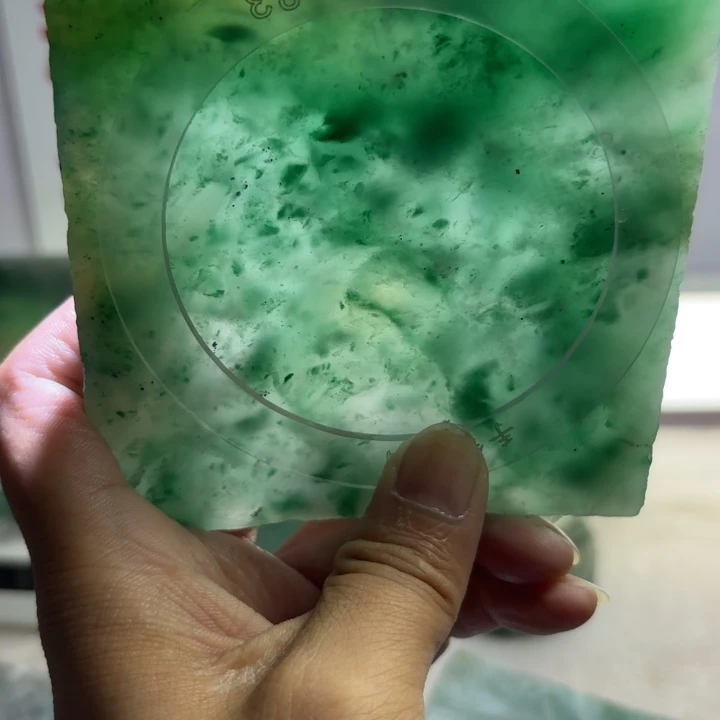 十***虹定制石英质玉（非洲翠）