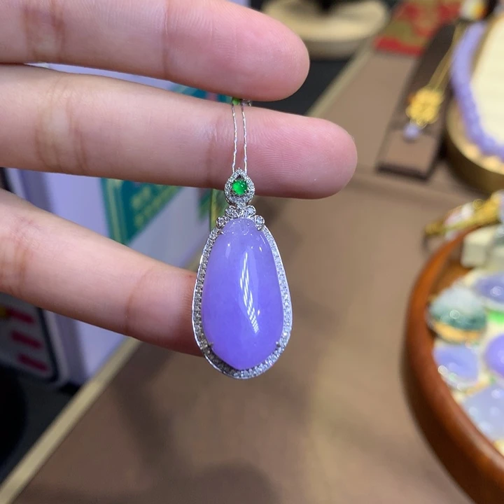 翡翠18K金镶嵌颈饰翡翠