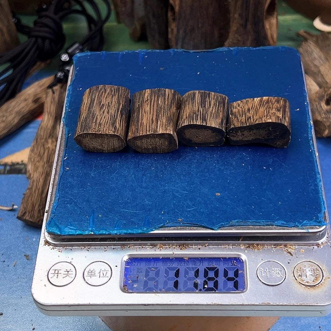 木质绿奇楠平安无事牌一个