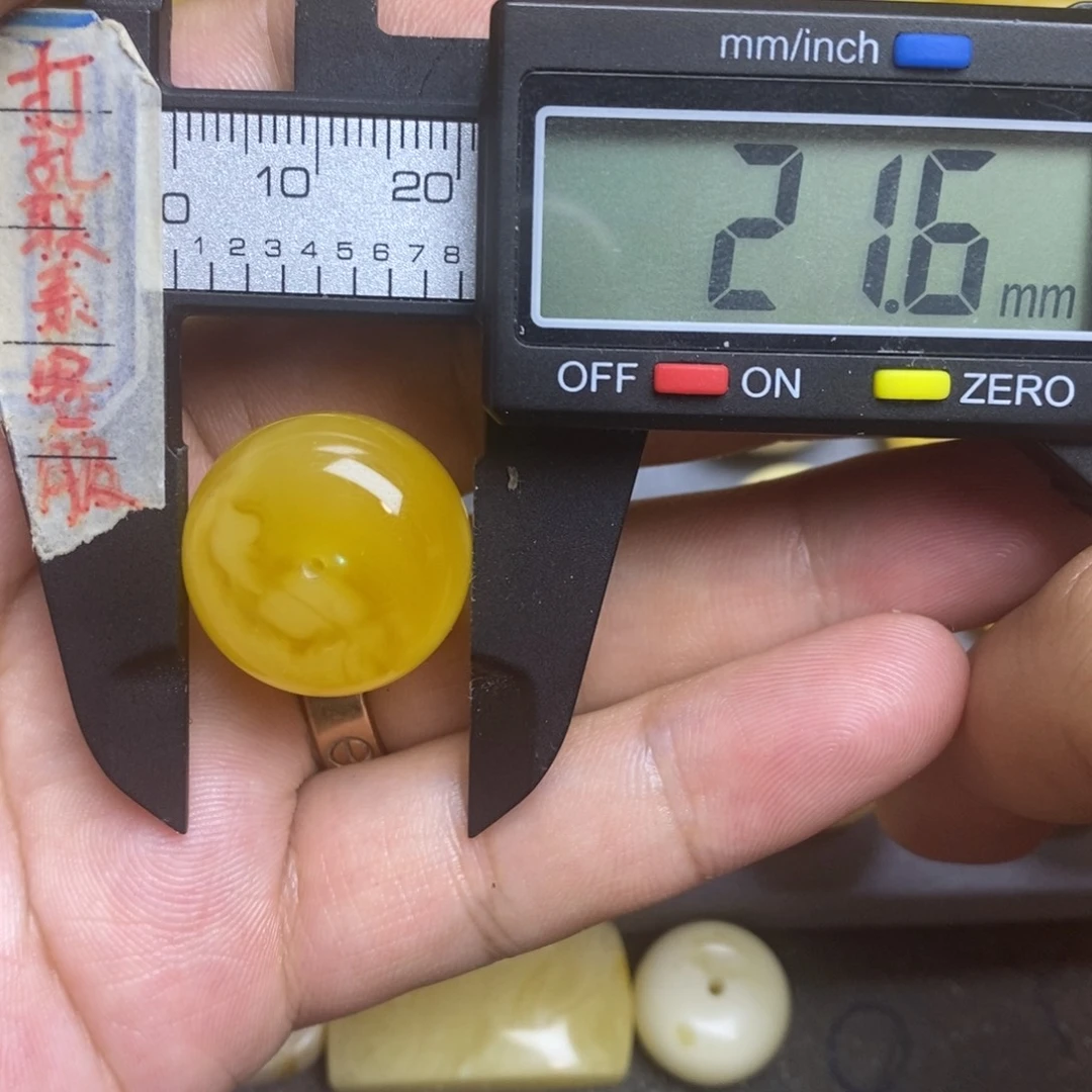 蜜蜡未镶嵌裸石21.6x14.8瑕疵墩子