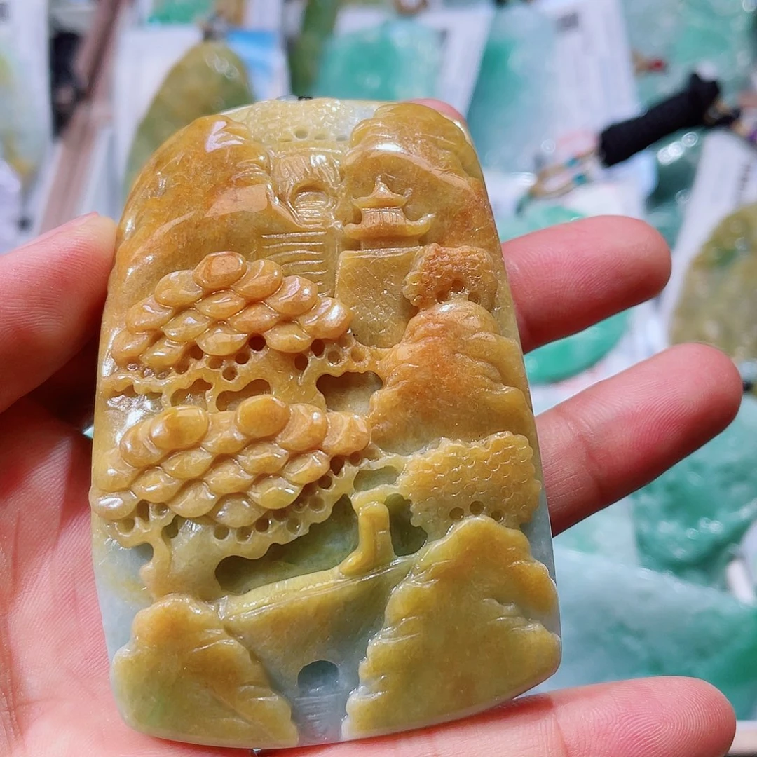翡翠未镶嵌颈饰一个