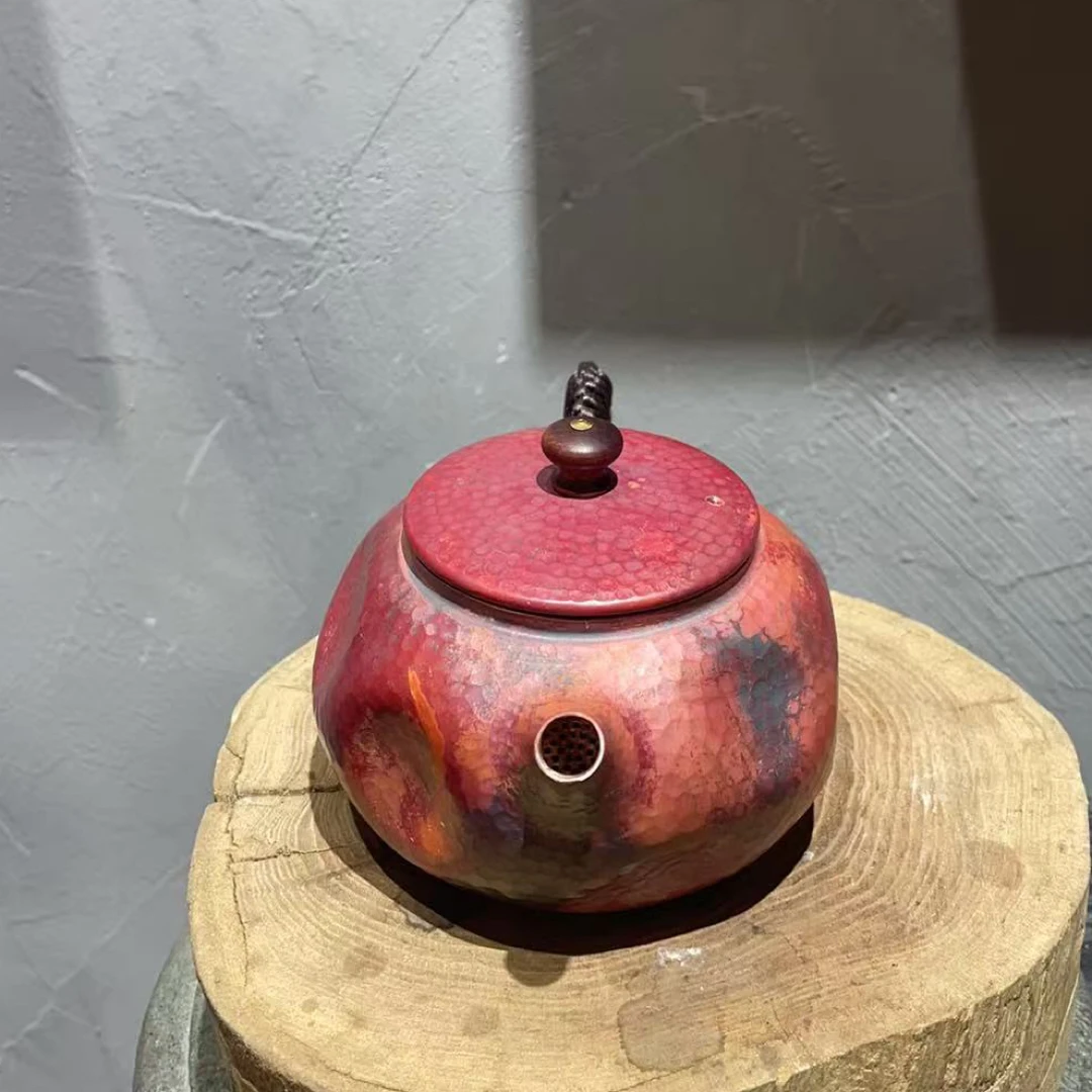 手工铜壶，一张锻打金属茶器茶具