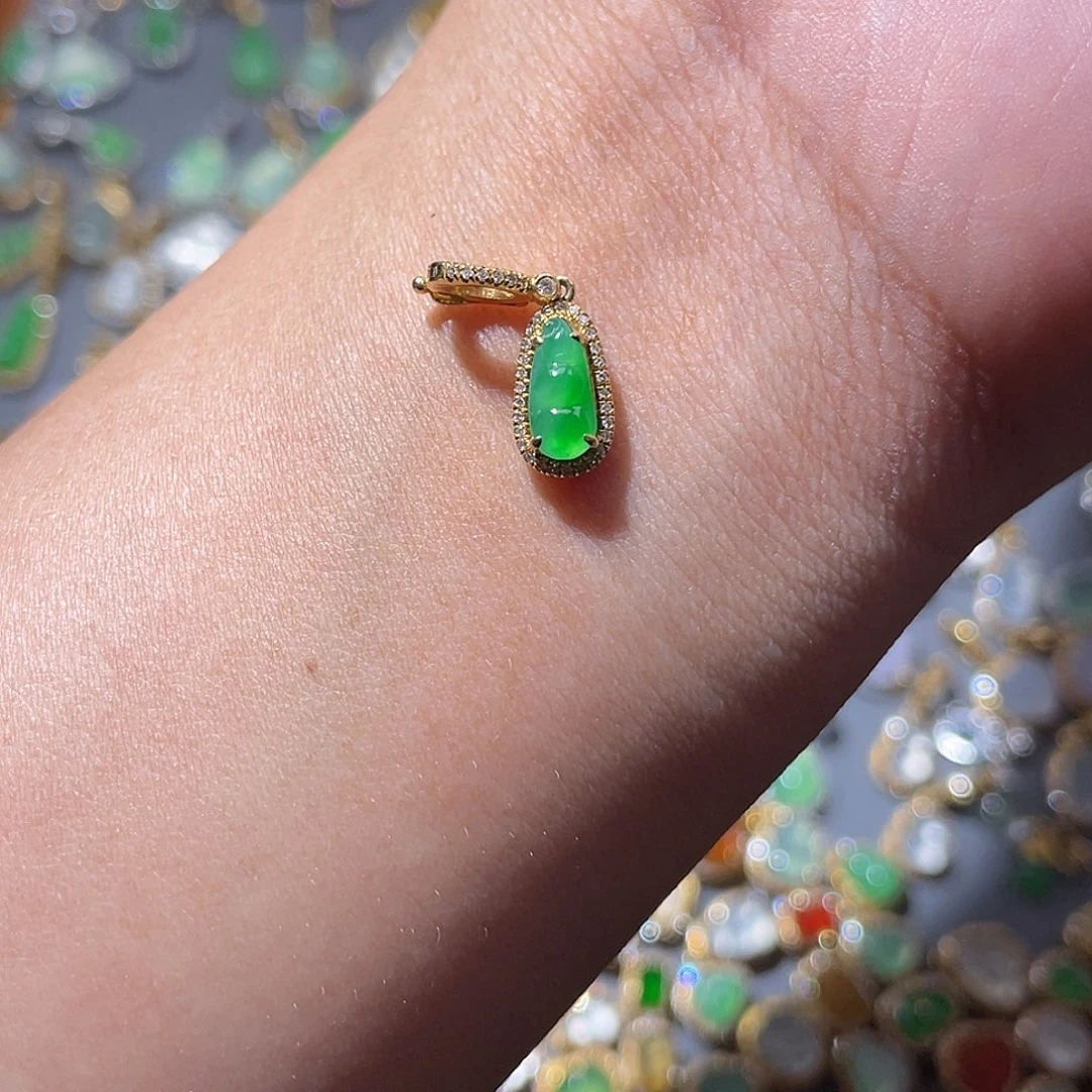 吊坠(不含链)18K金镶嵌翡翠