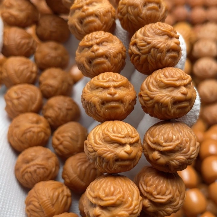 猴头核桃吊坠小*哇斗战胜佛