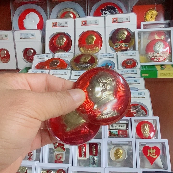 月***靓两枚塑料有机裸章放漏