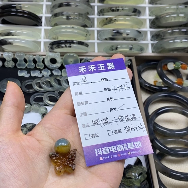 坚***y未镶嵌蛇纹石玉颈饰