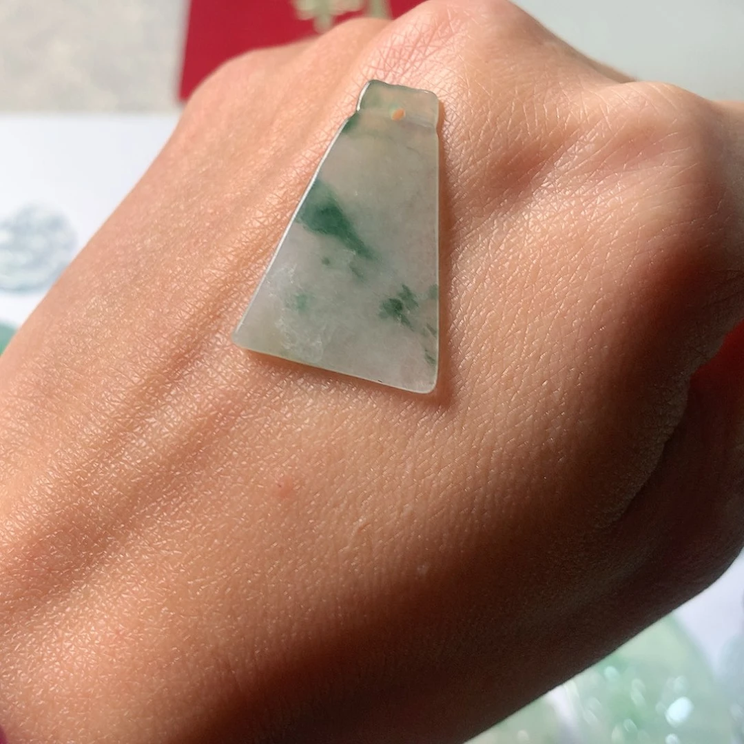 翡翠颈饰未镶嵌素面