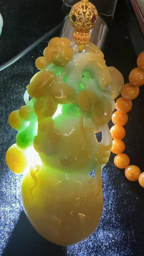 天然缅甸翡翠吊坠1133