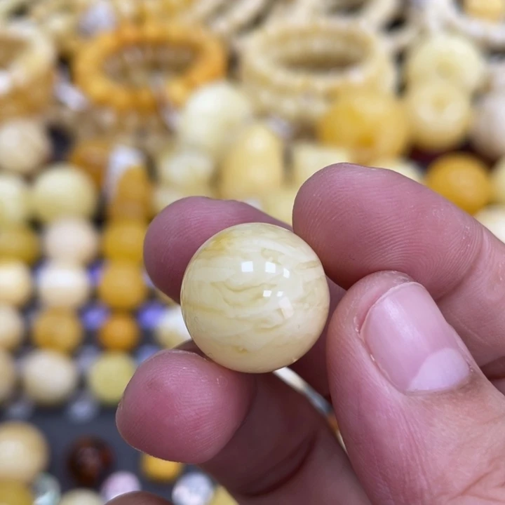 裸石蜜蜡未镶嵌16.6mm瑕