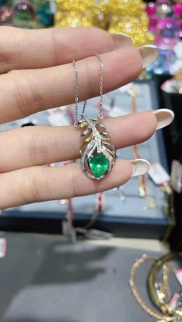 18K金镶嵌天然祖母绿项链羽毛款