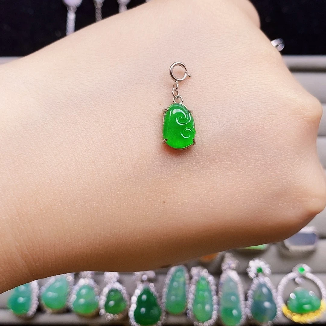 翡翠银S925镶嵌颈饰如意