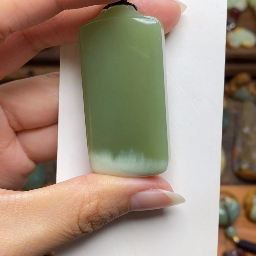 次***开岫岩老玉（透闪石质玉）未镶嵌颈饰