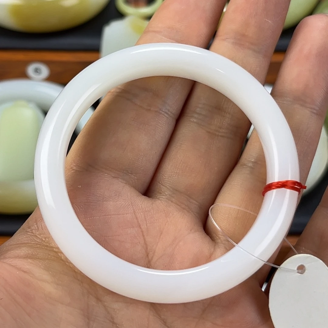 未镶嵌手镯和田玉52.53有包容