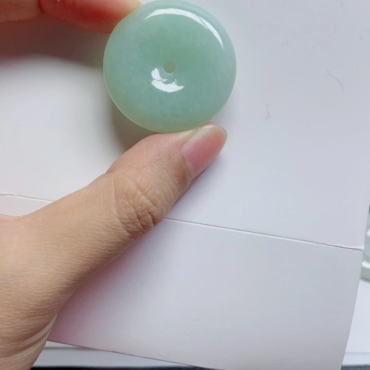 翡翠未镶嵌项圈翡翠果绿色平安扣