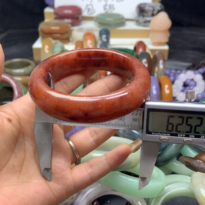 未镶嵌手镯石英质玉