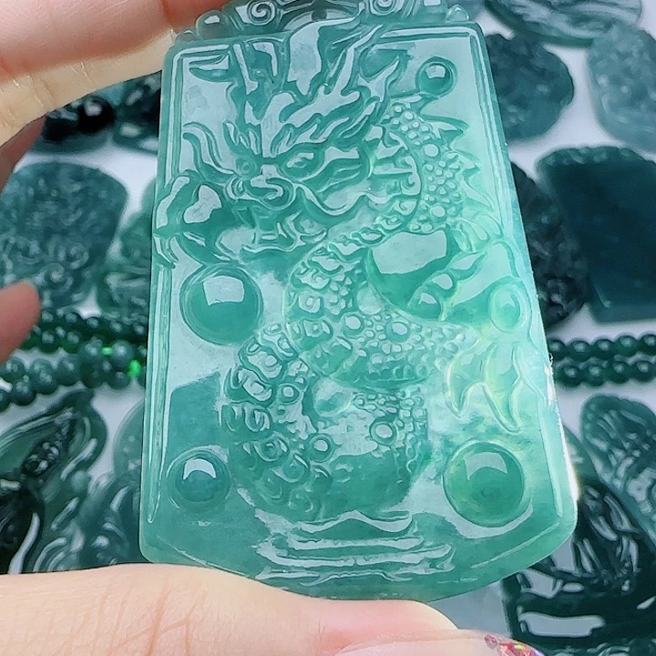 翡翠未镶嵌颈饰多样性发货天然的A货翡翠