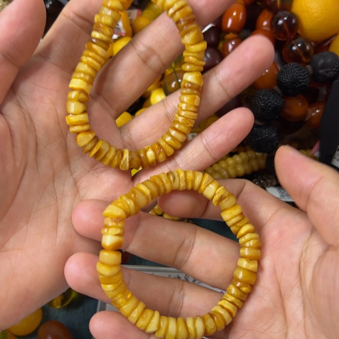 未镶嵌琥珀珠宝奇石907发其中一个