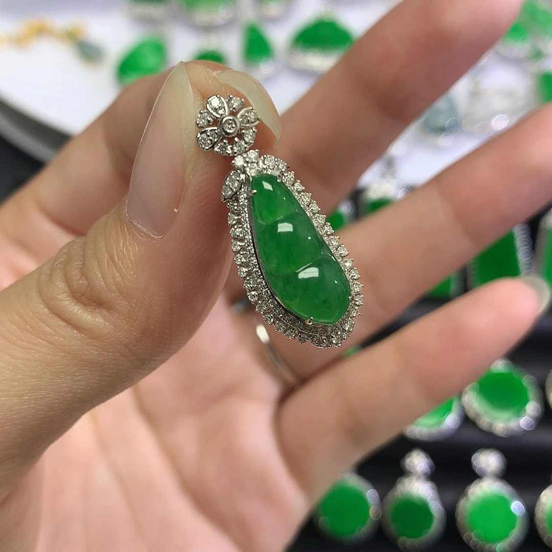 吊坠(不含链)18K金镶嵌翡翠
