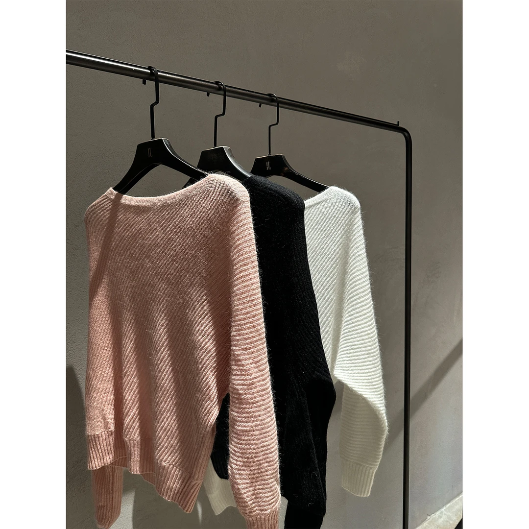 徐琳「衣橱搭配王」静奢风大斜肩领修身绵羊毛兔毛上衣 x250347