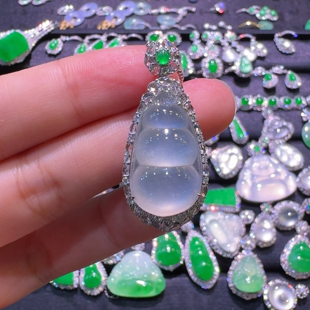 翡翠吊坠(不含链)18K金镶嵌冰福豆吊坠